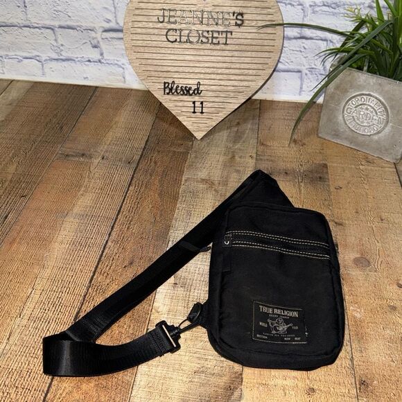 True Religion Yeta Black Sling Bag - Picture 1 of 7